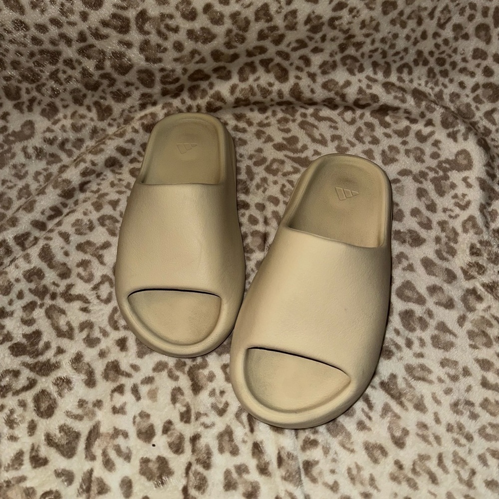 Yeezy adidas slides